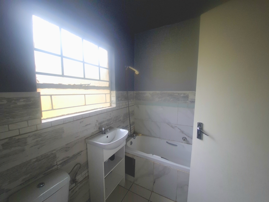 2 Bedroom Property for Sale in Whitney Gardens Gauteng