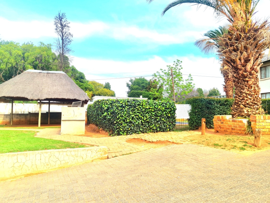 2 Bedroom Property for Sale in Whitney Gardens Gauteng
