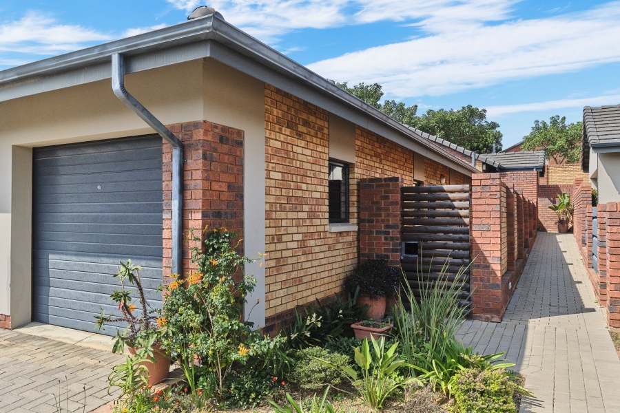 2 Bedroom Property for Sale in North Riding AH Gauteng