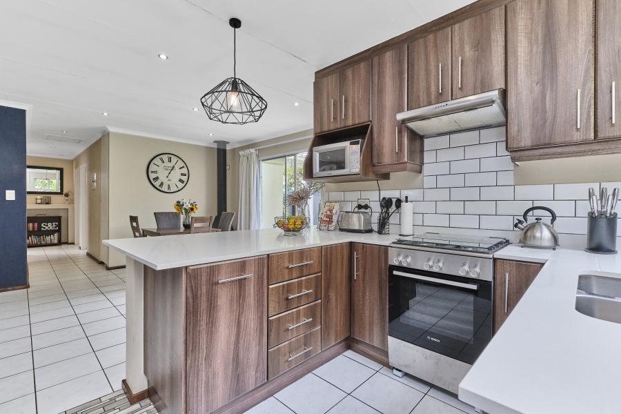 To Let 3 Bedroom Property for Rent in Barbeque Downs Gauteng