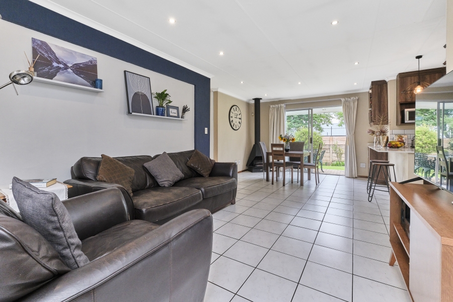 To Let 3 Bedroom Property for Rent in Barbeque Downs Gauteng