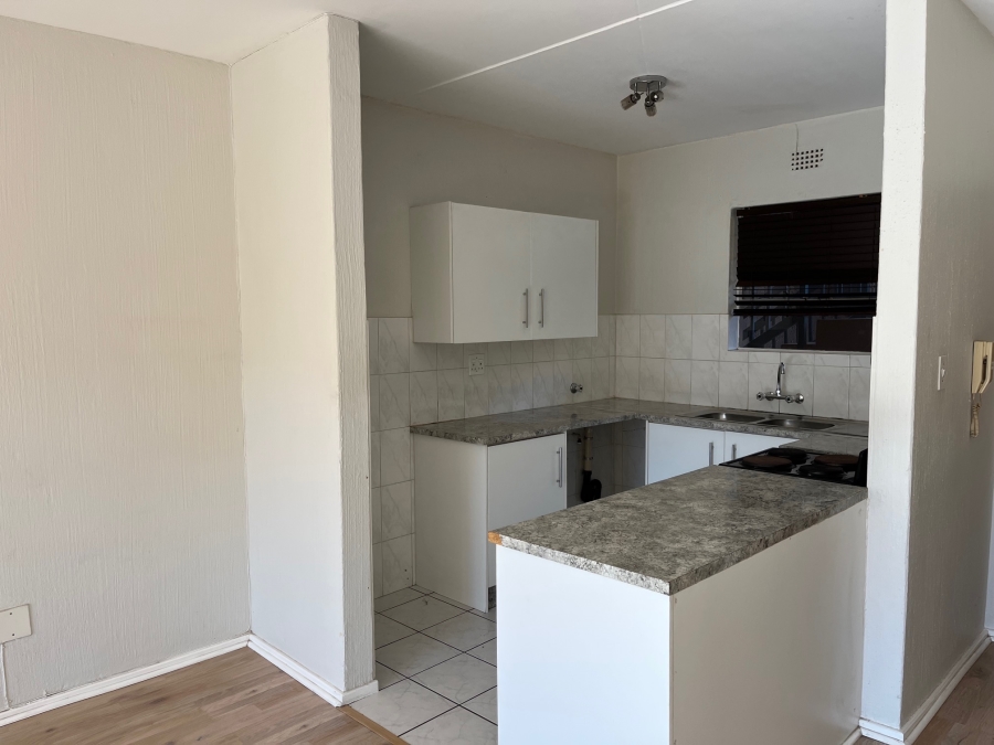 To Let 2 Bedroom Property for Rent in Linden Gauteng