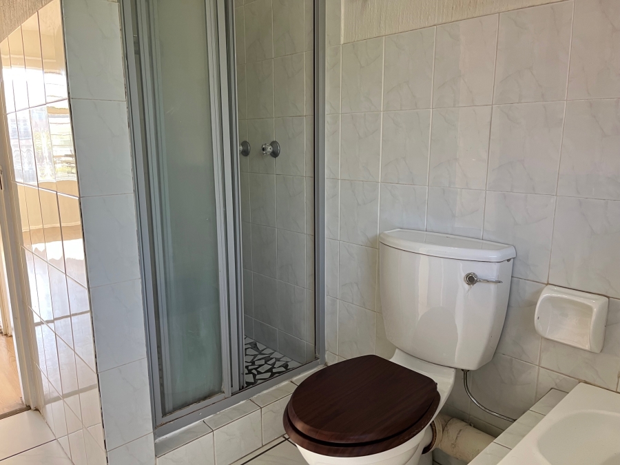 To Let 2 Bedroom Property for Rent in Linden Gauteng