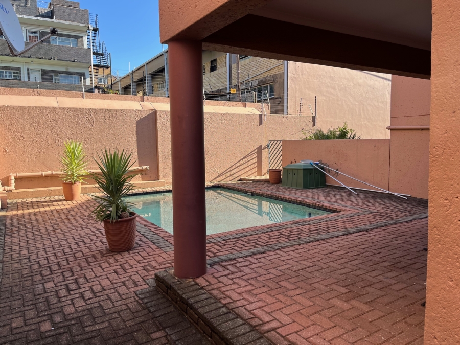 To Let 2 Bedroom Property for Rent in Linden Gauteng