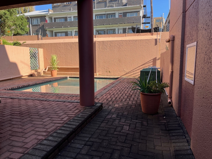 To Let 2 Bedroom Property for Rent in Linden Gauteng