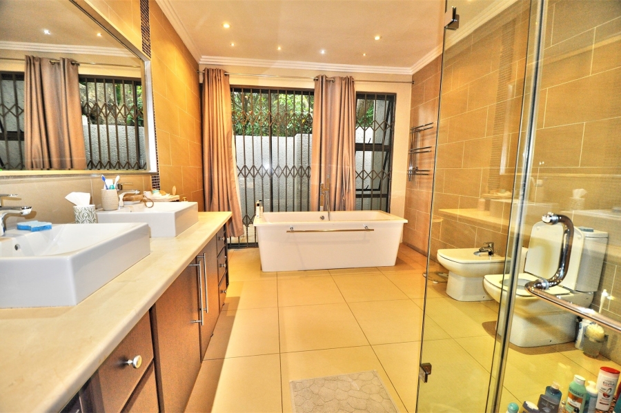To Let 5 Bedroom Property for Rent in Morningside Ext 40 Gauteng