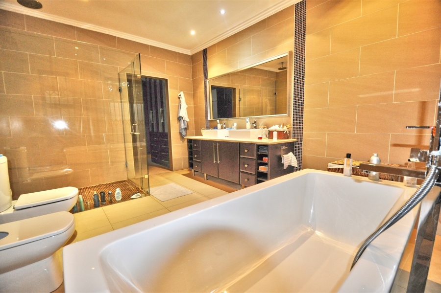 To Let 5 Bedroom Property for Rent in Morningside Ext 40 Gauteng