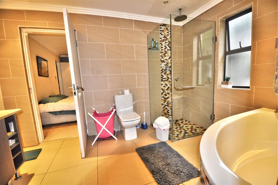 To Let 5 Bedroom Property for Rent in Morningside Ext 40 Gauteng