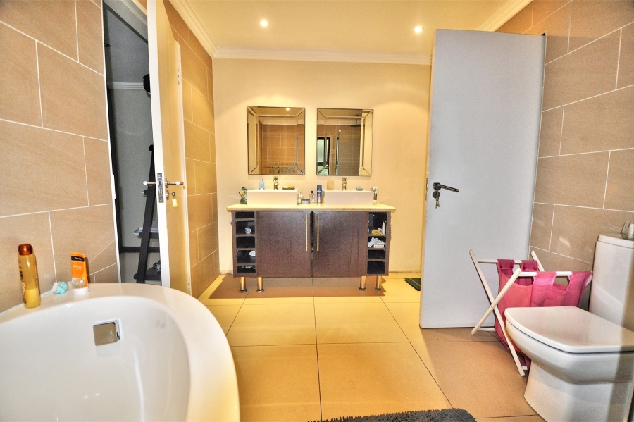 To Let 5 Bedroom Property for Rent in Morningside Ext 40 Gauteng