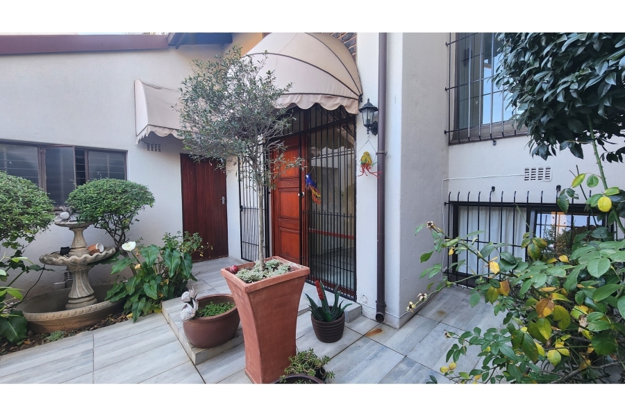 To Let 3 Bedroom Property for Rent in River Club Gauteng