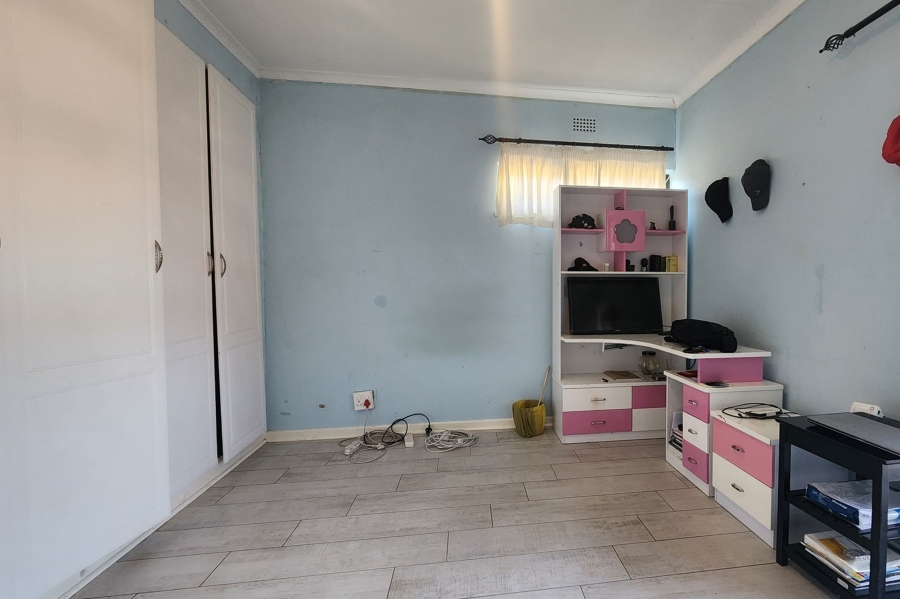 To Let 3 Bedroom Property for Rent in River Club Gauteng