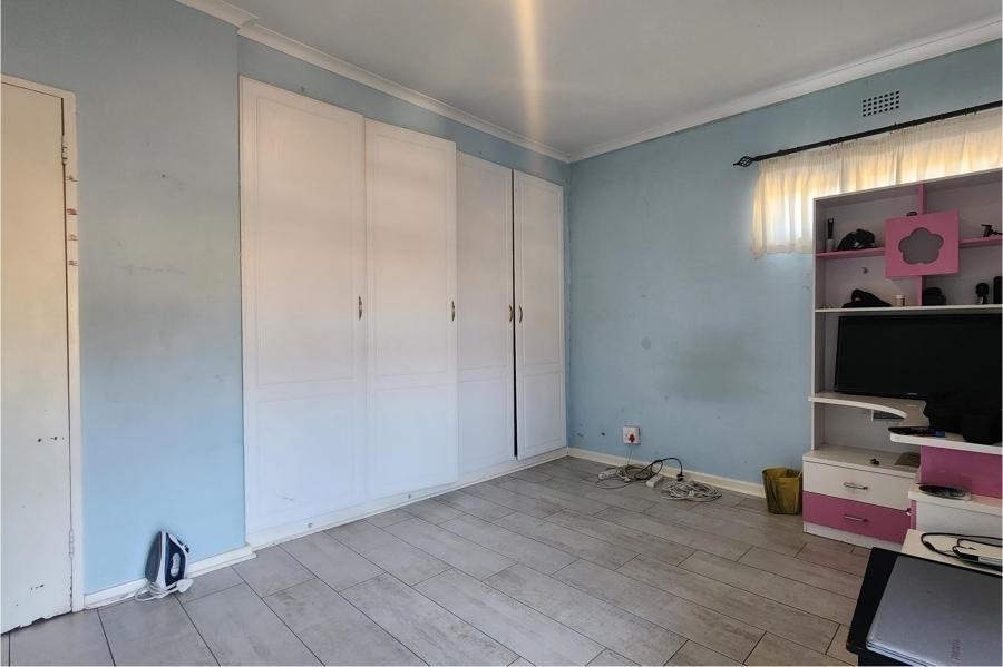 To Let 3 Bedroom Property for Rent in River Club Gauteng
