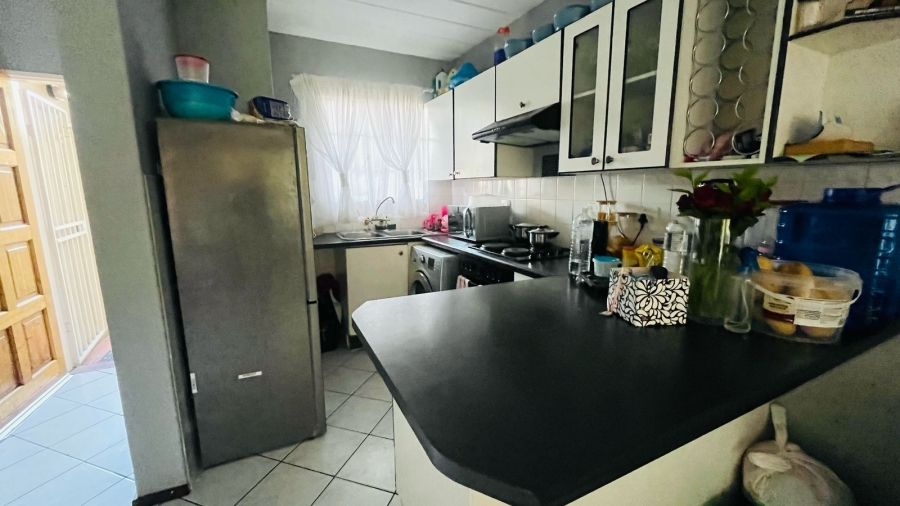 To Let 2 Bedroom Property for Rent in Paulshof Gauteng