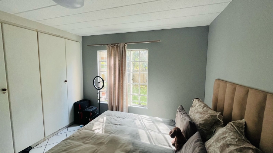 To Let 2 Bedroom Property for Rent in Paulshof Gauteng