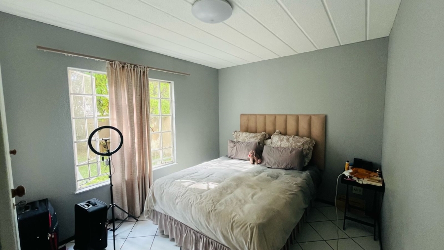 To Let 2 Bedroom Property for Rent in Paulshof Gauteng