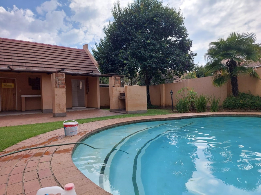 To Let 2 Bedroom Property for Rent in Paulshof Gauteng