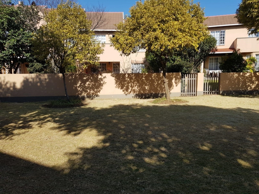 To Let 2 Bedroom Property for Rent in Paulshof Gauteng