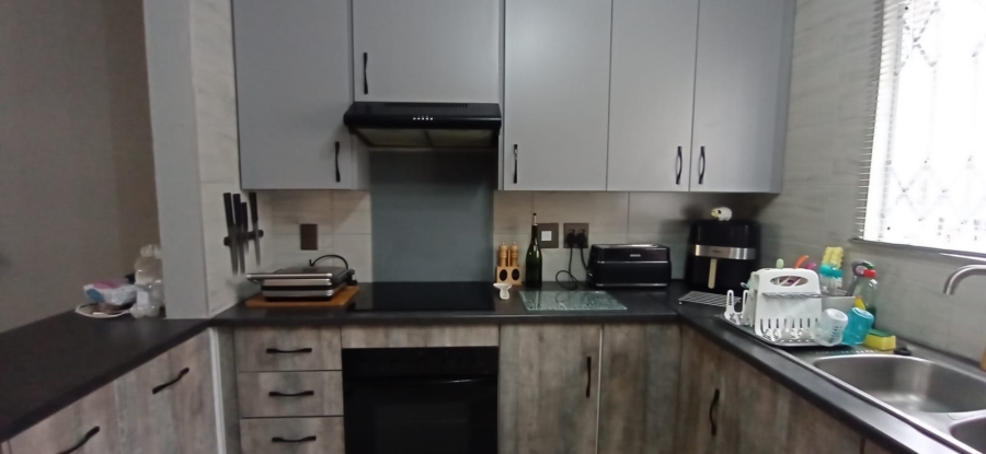 2 Bedroom Property for Sale in Allens Nek Gauteng