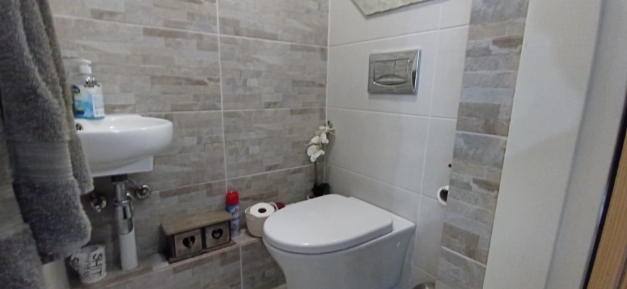 2 Bedroom Property for Sale in Allens Nek Gauteng
