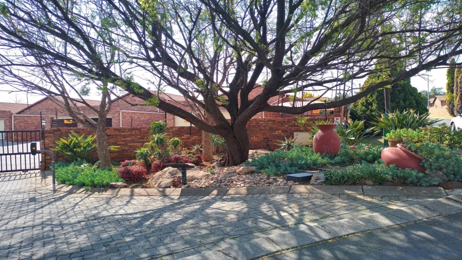 3 Bedroom Property for Sale in Strubensvallei Gauteng