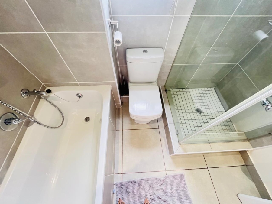 To Let 2 Bedroom Property for Rent in Fourways Gauteng