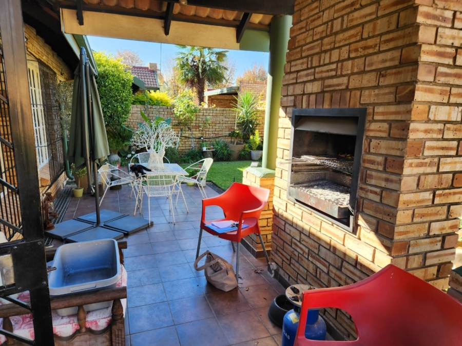 3 Bedroom Property for Sale in Glen Marais Gauteng