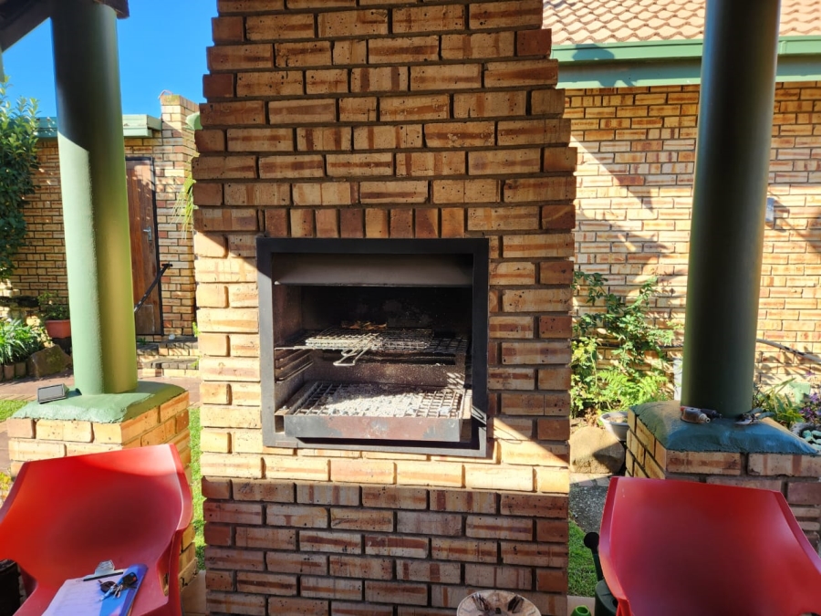 3 Bedroom Property for Sale in Glen Marais Gauteng