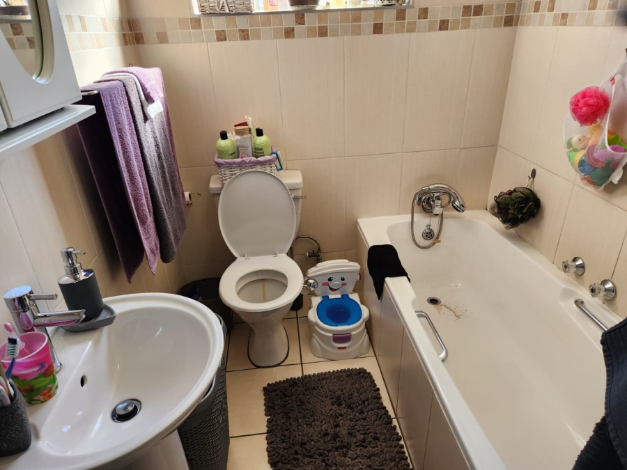 3 Bedroom Property for Sale in Glen Marais Gauteng