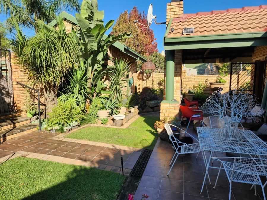 3 Bedroom Property for Sale in Glen Marais Gauteng
