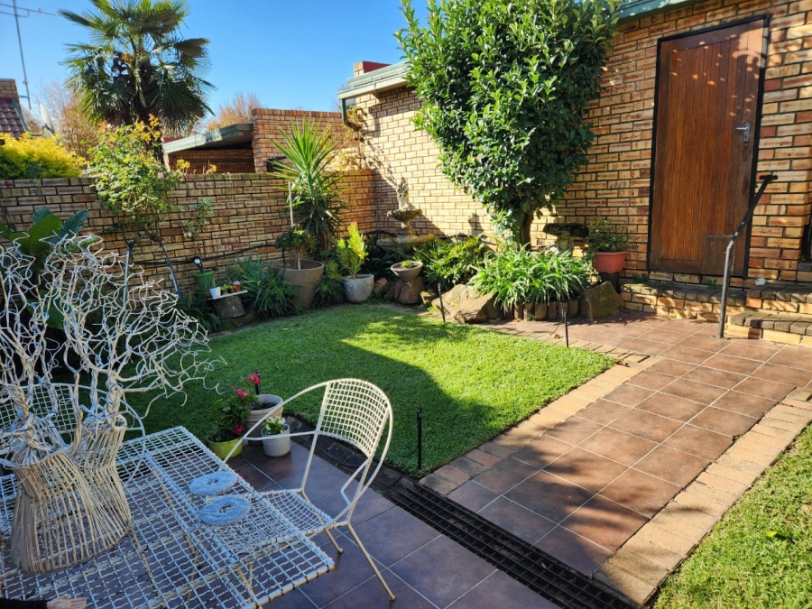 3 Bedroom Property for Sale in Glen Marais Gauteng