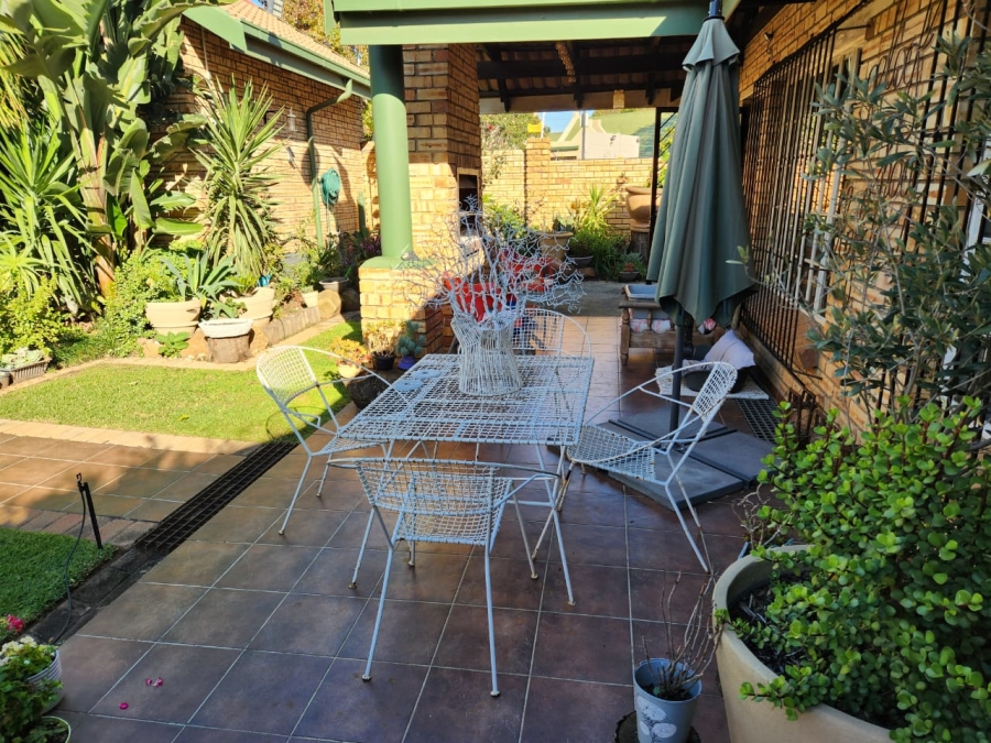 3 Bedroom Property for Sale in Glen Marais Gauteng