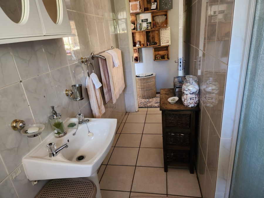 3 Bedroom Property for Sale in Glen Marais Gauteng