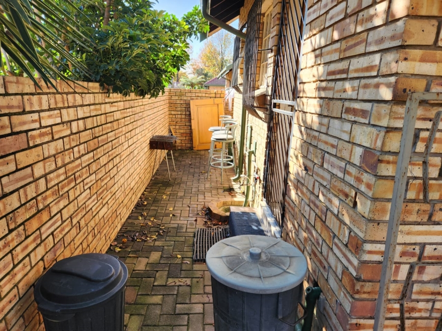 3 Bedroom Property for Sale in Glen Marais Gauteng