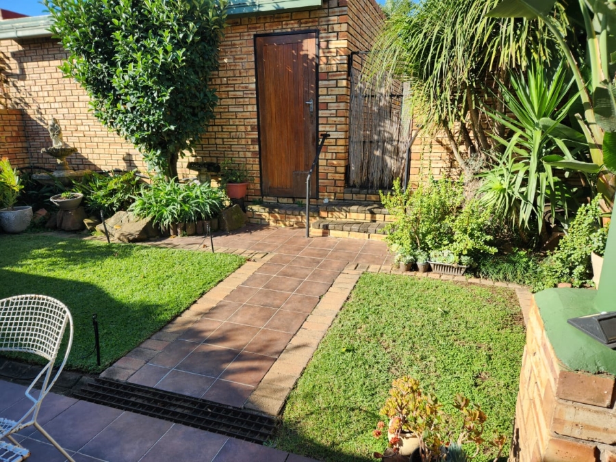 3 Bedroom Property for Sale in Glen Marais Gauteng