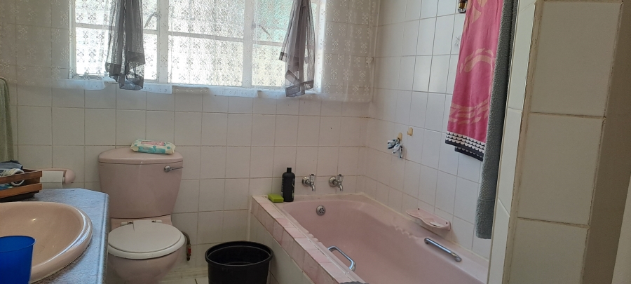 4 Bedroom Property for Sale in Selection Park Gauteng