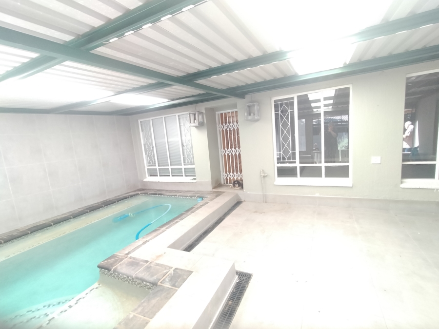5 Bedroom Property for Sale in Florauna Gauteng