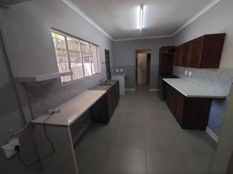 5 Bedroom Property for Sale in Florauna Gauteng
