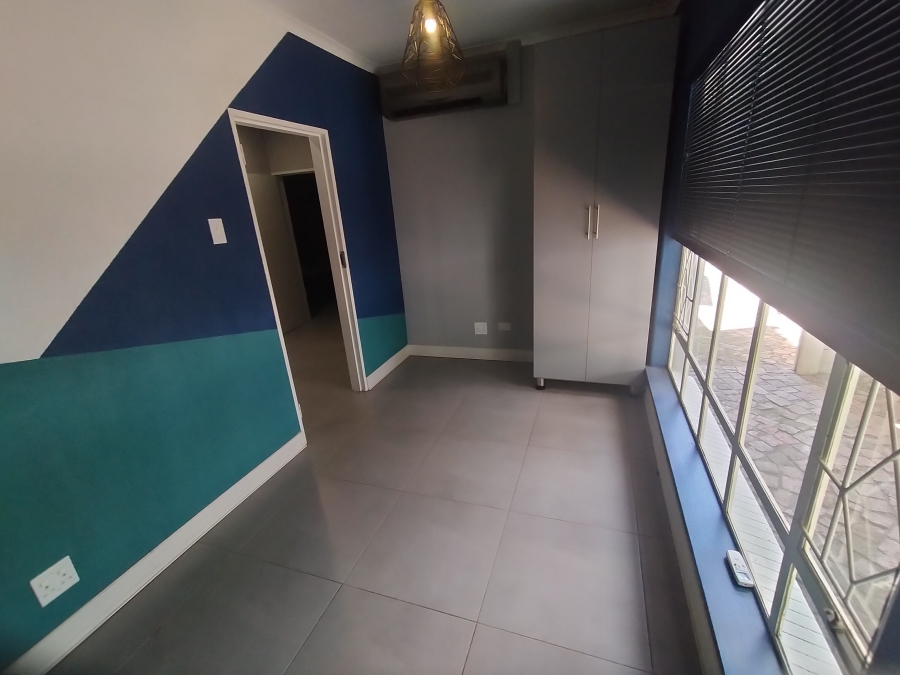 5 Bedroom Property for Sale in Florauna Gauteng
