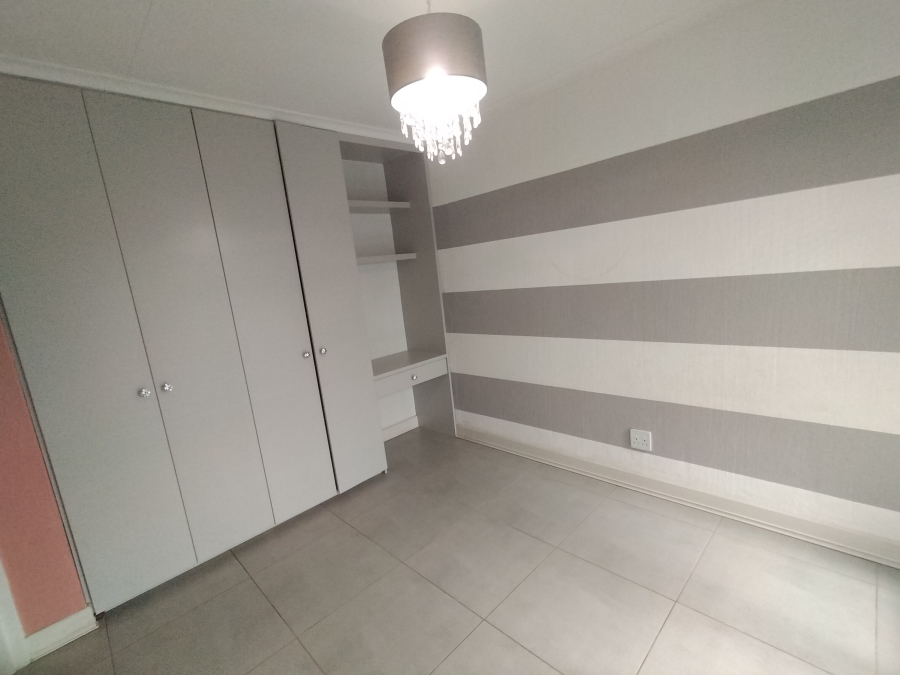 5 Bedroom Property for Sale in Florauna Gauteng