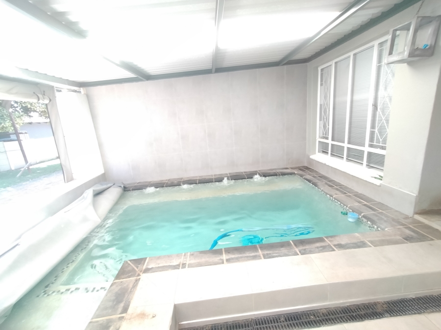 5 Bedroom Property for Sale in Florauna Gauteng