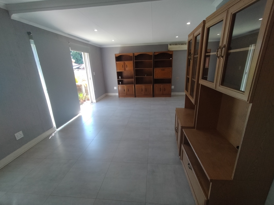 5 Bedroom Property for Sale in Florauna Gauteng
