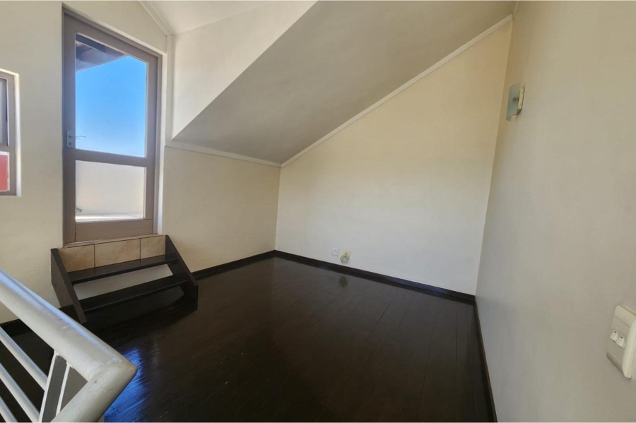 To Let 2 Bedroom Property for Rent in Lonehill Gauteng