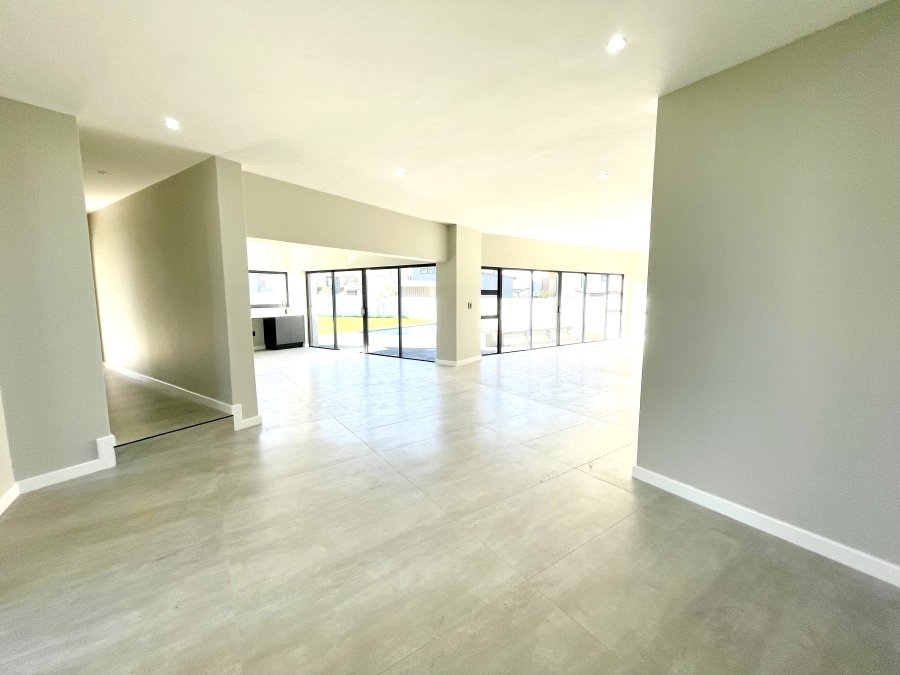 5 Bedroom Property for Sale in Midstream Heights Gauteng