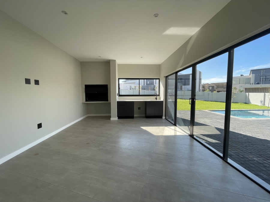 5 Bedroom Property for Sale in Midstream Heights Gauteng