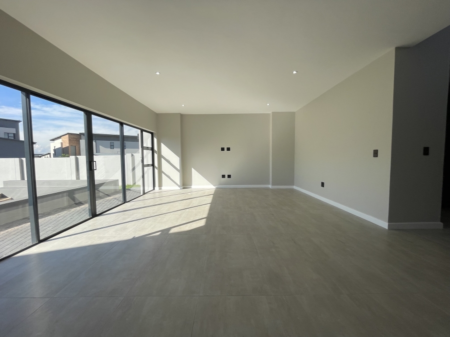 5 Bedroom Property for Sale in Midstream Heights Gauteng