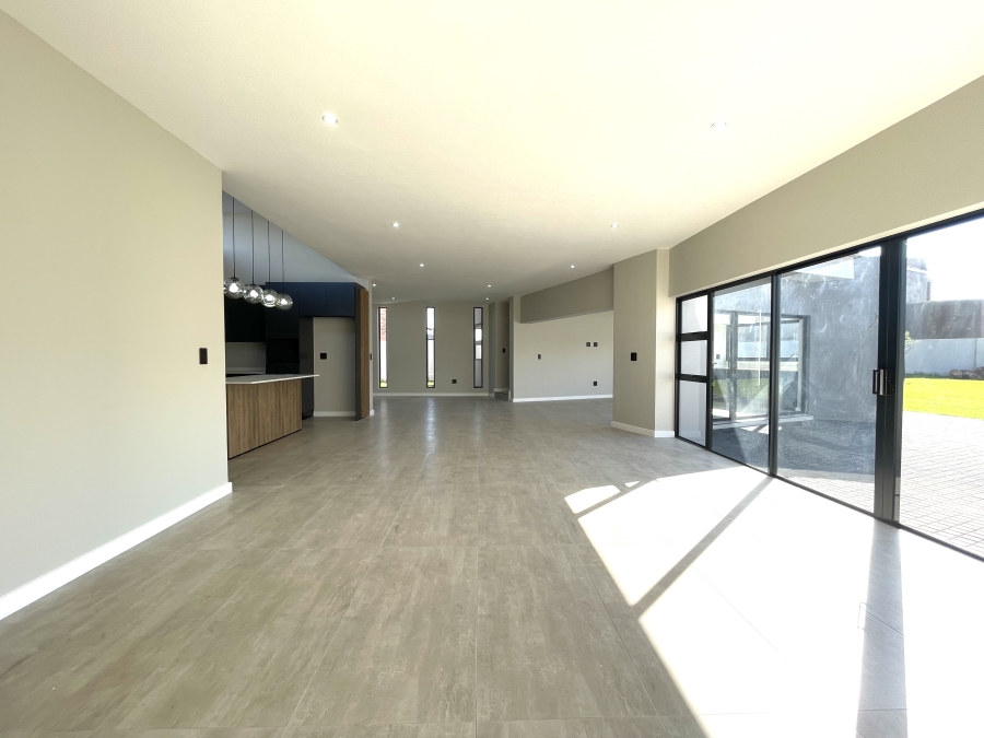 5 Bedroom Property for Sale in Midstream Heights Gauteng