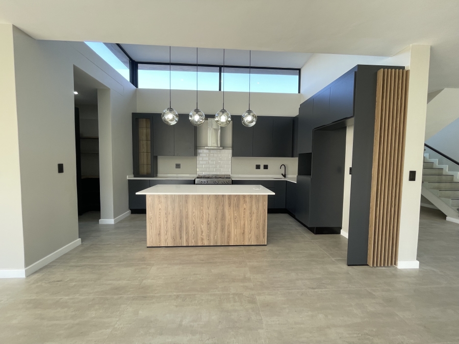 5 Bedroom Property for Sale in Midstream Heights Gauteng