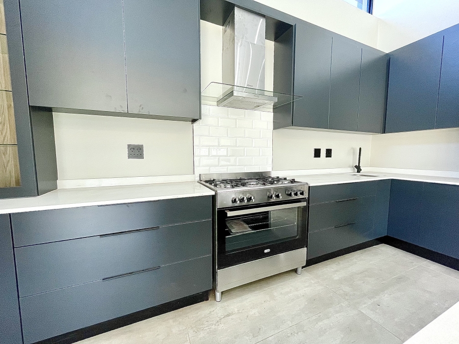 5 Bedroom Property for Sale in Midstream Heights Gauteng