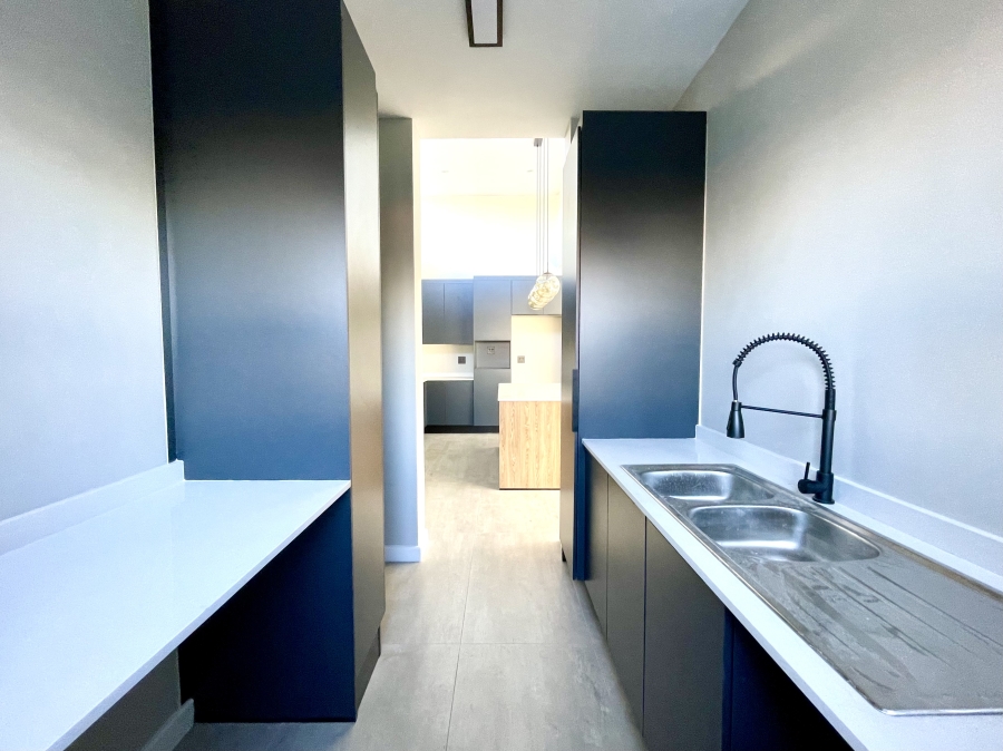 5 Bedroom Property for Sale in Midstream Heights Gauteng