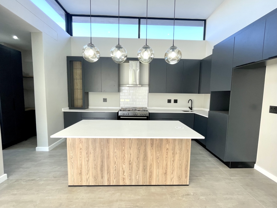 5 Bedroom Property for Sale in Midstream Heights Gauteng